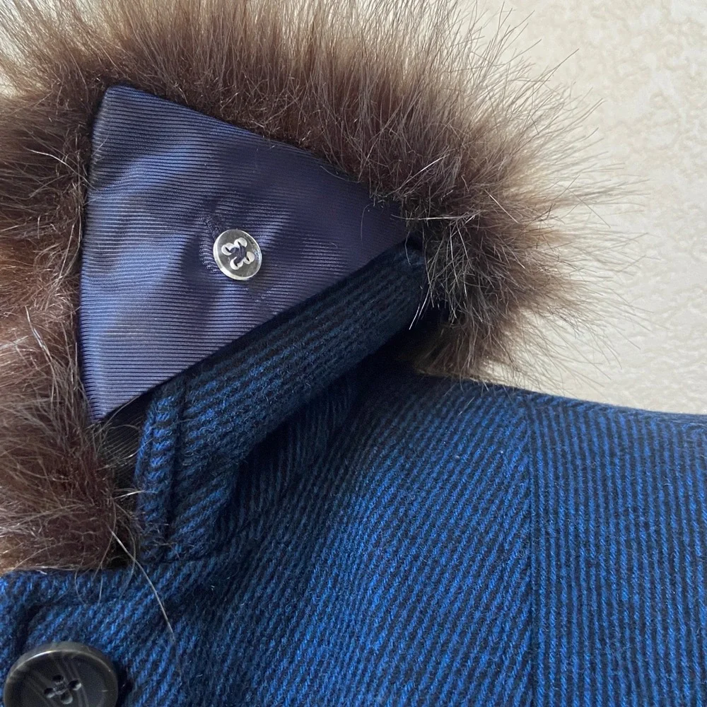 Sale! Elegant Navy Coat with Faux Fur Collar, size S, Banana Republic - Picture 6 of 16